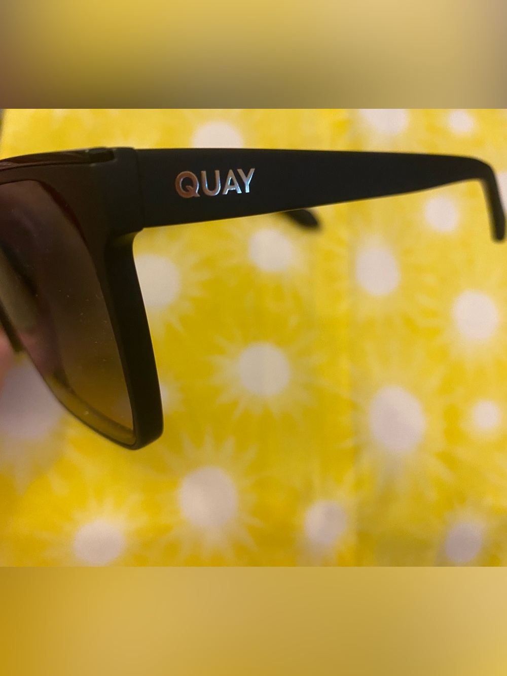 Quay | Level Up | Black Frame / Smoke Polarized Lens - Picture 9 of 16